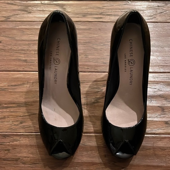 Chinese Laundry Shoes - Chinese Laundry Black Patent Leather Peep Toe Heels Size 7.5